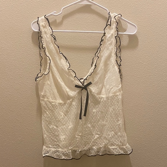 Kimchi Blue Tops - Kimchi Blue coquette white and black lace bow print top size XL